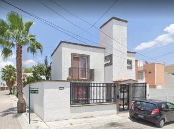 Casa · 180m² · 3 Recámaras · 2 Estacionamientos · Casa en La Joya, Querétaro. Remate Bancario