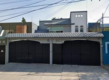 Casa · 301m² · 4 Recámaras · 3 Estacionamientos · Casa en Ciudad Satélite, Gran Plusvalia. Remate Bancario