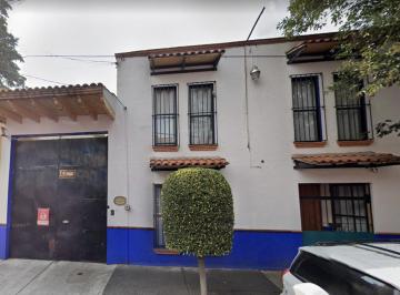 Casa · 452m² · 5 Recámaras · 2 Estacionamientos · Casa en Venta en Coyoacan, Remate Bancario