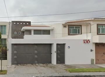 Casa · 400m² · 4 Recámaras · 3 Estacionamientos · Casa en Venta en Colinas del Cimatario