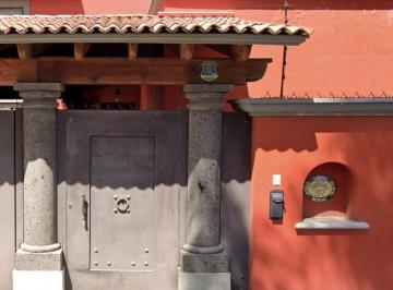 Casa · 650m² · 4 Recámaras · 3 Estacionamientos · Casa en Venta en Jurica, Queretaro