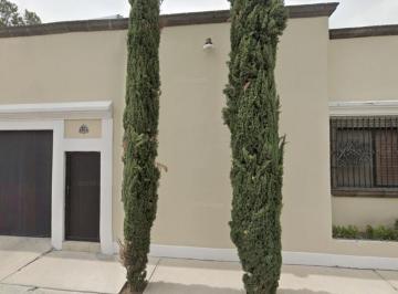 Casa · 500m² · 5 Recámaras · 4 Estacionamientos · Casa en Venta en Colinas del Cimatario, Querétaro