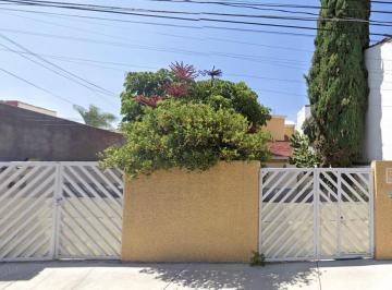 Casa · 270m² · 3 Recámaras · 2 Estacionamientos · Casa en Venta en Queretaro, Remate Bancario