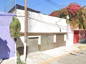 Casa · 170m² · 3 Recámaras · 2 Estacionamientos · Casa en Nezahualcoyotl, Excelente Oportunidad de Inversión. Remate Bancario.