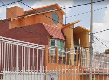 Casa · 250m² · 3 Recámaras · 1 Estacionamiento · Casa en Coyoacan, en Cerrada, Insuperable Ubicación. Remate Bancario.