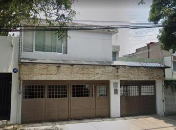 Casa · 220m² · 4 Recámaras · 3 Estacionamientos · Casa en Benito Juarez, Excelente Ubicación. Remate Bancario.