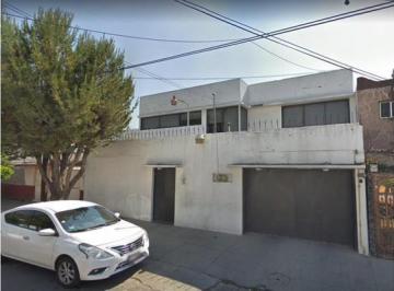 Casa · 370m² · 6 Recámaras · 2 Estacionamientos · Casa en San Pedro Zacatenco, Gustavo a Madero, en Remate