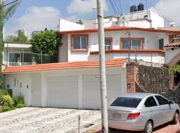 Casa · 330m² · 4 Recámaras · 4 Estacionamientos · Casa en Santiago de Querétaro, Querétaro, en Remate