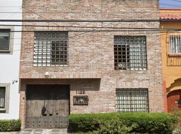 Casa · 322m² · 4 Recámaras · 2 Estacionamientos · Casa en La Colonia del Valle Centro, Gran Plusvalia, Remate Bancario
