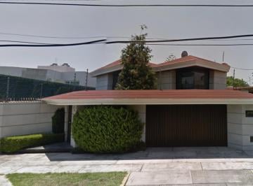 Casa · 400m² · 5 Recámaras · 3 Estacionamientos · Casa en Satelite de 5 Recamaras, Remate Bancario