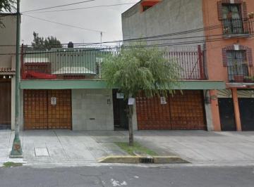 Casa · 220m² · 4 Recámaras · 2 Estacionamientos · Casa Ubicada en del Carmen, Coyoacan, en Remate