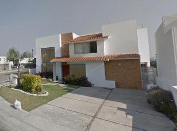 Casa · 400m² · 4 Recámaras · 3 Estacionamientos · Casa en Remate en Juriquilla, Queretaro
