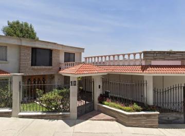 Casa · 300m² · 4 Recámaras · 2 Estacionamientos · Casa en Remate Ubicada en Las Arboledas, Atizapan