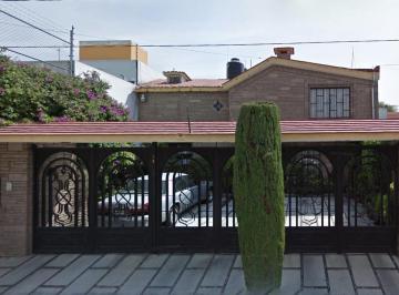 Casa · 380m² · 4 Recámaras · 4 Estacionamientos · Casa en Remate Ubicada en Arboledas, Atizapán de Zaragoza