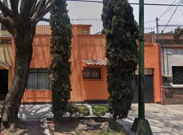 Casa · 230m² · 5 Recámaras · 3 Estacionamientos · Casa en Remate, Ubicada en del Carmen, Coyoacan