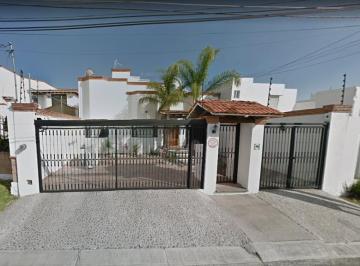 Casa · 250m² · 3 Recámaras · 3 Estacionamientos · Casa en Remate Bancario, Queretaro