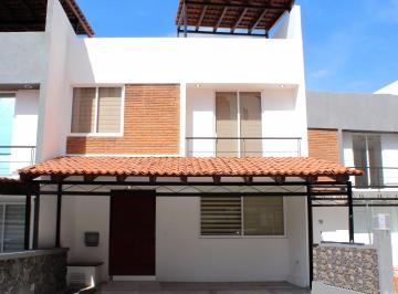 Casa de 3 habitaciones, El Marqués · Casa de 3 Recamaras, Estacionamiento Techado y Roof Garden con Jacuzzi Jg24 - 732