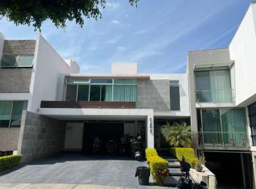 Casa en condominio · 390m² · 4 Recámaras · 4 Estacionamientos · Residencia en Venta Olivos Residencial Zona Real