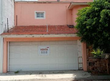 Casa de 3 habitaciones, Querétaro · Residencia a Pasos de Los Arcos, Lista Para Remodelar, Ofrezca, Sólo Contado!