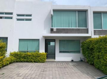 Casa de 3 habitaciones, Querétaro · Se Renta Amplia Casa Sobre Calle Abierta
