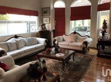 Casa · 480m² · 3 Recámaras · 4 Estacionamientos · Casa en Venta en Huertas El Carmen, Corregidora, Querétaro.