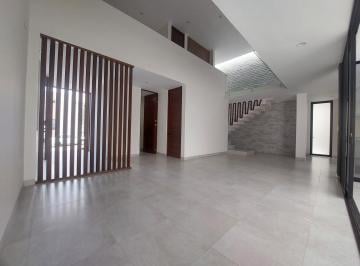 Casa · 319m² · 3 Recámaras · 2 Estacionamientos · Casa Como Nueva en Lomas del Molino III | Doble Altura, Jardín y Estudio