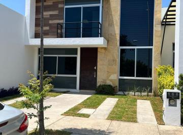Casa · 154m² · 3 Recámaras · 2 Estacionamientos · Renta de Casa con Recamara en Planta Baja en Soberna