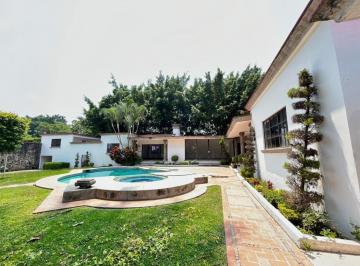 Casa · 558m² · 3 Recámaras · 4 Estacionamientos · Para Remodelar