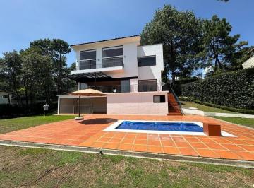 Casa en condominio de 5 habitaciones, Valle de Bravo · Casa con Bonita Vista. Avándaro