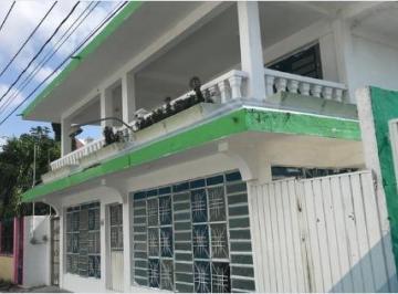 Casa de 3 habitaciones, Chetumal · Casa en Venta con Departamentos en Oferta