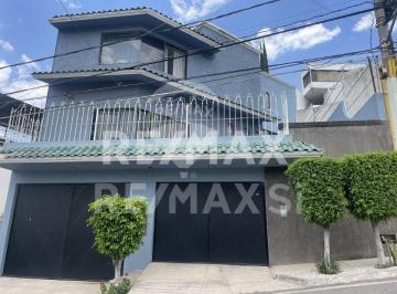 Casa · 403m² · 4 Recámaras · 2 Estacionamientos · Casa Venta Loma Dorada