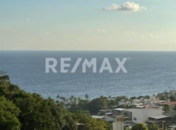 Casa · 750m² · 5 Recámaras · 1 Estacionamiento · Casa en Venta en Colonia Jardín Acapulco: 5 Recámaras y 3 Pisos por $1.6 Mdp Casa Grande Pasos de