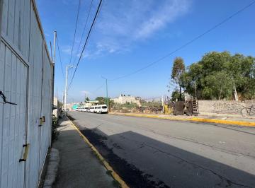 FRENTE · Amplio Terreno.
