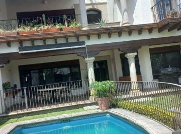 Casa · 287m² · 3 Recámaras · 2 Estacionamientos · San Jerónimo Ahuatepec, 2 Niveles Iluminada 3 Recs, con Baño y Estudio. Cocina Amplia y Equipada.