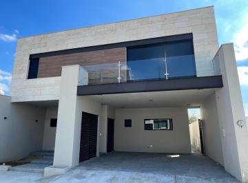 Casa de 3 habitaciones, Monterrey · Casa en Venta en Monterrey Zona Carretera Nacional Mitica Residencial