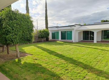 Casa · 500m² · 4 Recámaras · 3 Estacionamientos · Amplia Exclusiva Residencia un Piso Amplio Jardin
