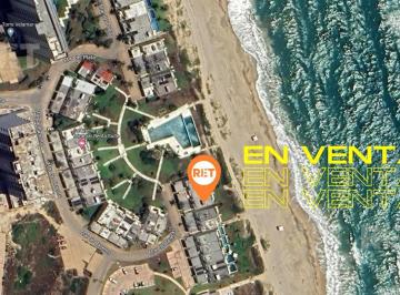 Casa · 273m² · 3 Recámaras · 2 Estacionamientos · Lujoso Townhouse Frente Al Mar
