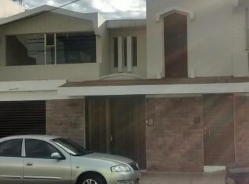 RENTO UN ESPACIO IDEAL PARA CONSULTORIO EN PLANTA ALTA CON BAÑO INCLUIDO OFICINA · Se Renta Oficina