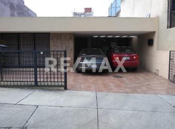 Casa · 323m² · 4 Recámaras · 3 Estacionamientos · Casa en Jardines del Country