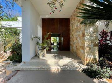 Casa · 801m² · 3 Recámaras · 12 Estacionamientos · Residencia Privada Oasis Temozon
