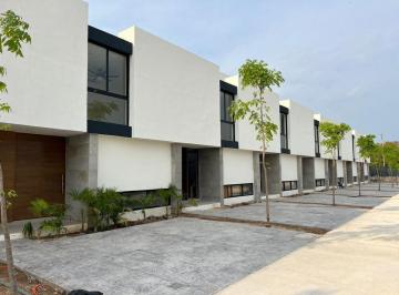 Casa en condominio · 140m² · 3 Recámaras · 2 Estacionamientos · Townhouse en Privada en Dzitya