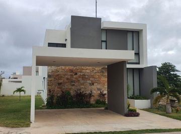 Casa en condominio · 202m² · 4 Recámaras · 2 Estacionamientos · Casa en Privada Dzitya