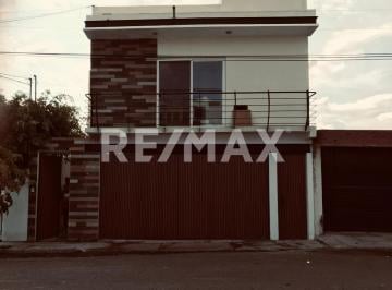 Casa · 452m² · 6 Recámaras · 3 Estacionamientos · Casa en Venta en Tejeda - (4)