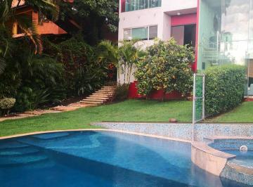 Casa · 1164m² · 4 Recámaras · 2 Estacionamientos · Casa en Lomas de Cortes