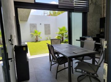 Casa de 3 habitaciones, Saltillo · En Venta Casa de Una Planta en Col. Los Pinos, con Alberca Techada