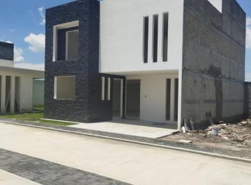 Casa en condominio · 196m² · 3 Recámaras · 2 Estacionamientos · Casa en Condominio - Santa María