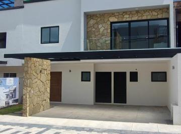 Casa en condominio · 215m² · 3 Recámaras · 3 Estacionamientos · Casa en Condominio - San Miguel