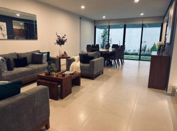 Casa en condominio · 246m² · 3 Recámaras · 2 Estacionamientos · Venta de Casa en Residencial Ziranda en San Gaspar Metepec