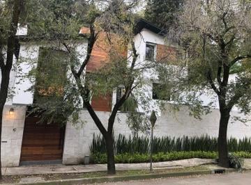 Casa · 450m² · 4 Recámaras · 2 Estacionamientos · Venta de Casa en Paseo Ahuehuetes en Bosques de Las Lomas Ciudad de México