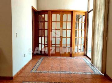 Casa de 3 habitaciones, Celaya · Celaya Centro: Estupenda y Amplia Propiedad, en Una Planta, Céntrica.
